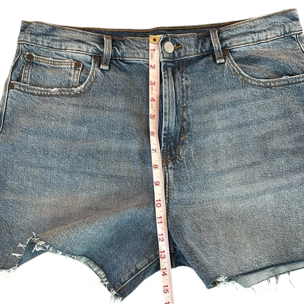 NWOT Habitual Blue Jean Shorts High Waist Raw Hem sz 14/32
